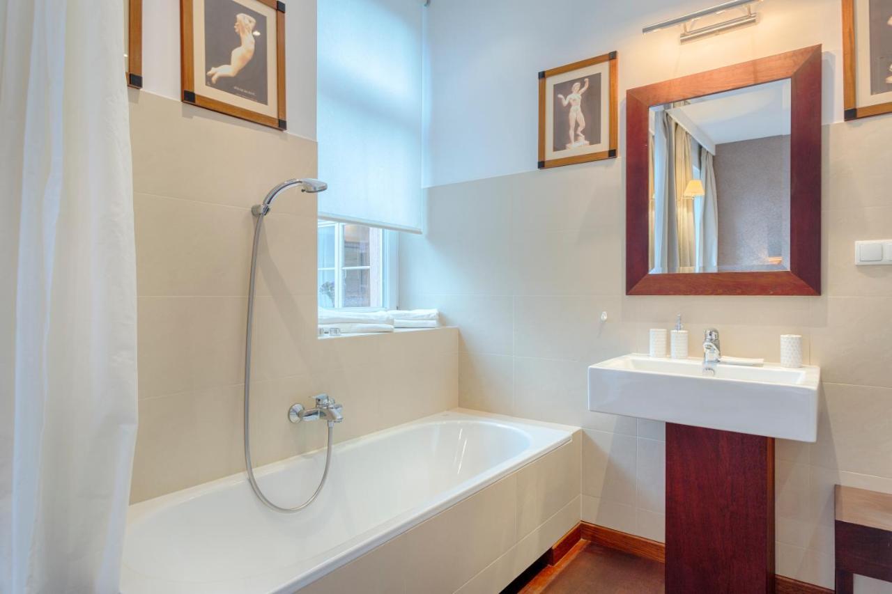 Tyzenhauz Apartments Krowoderska Street คราคูฟ ภายนอก รูปภาพ