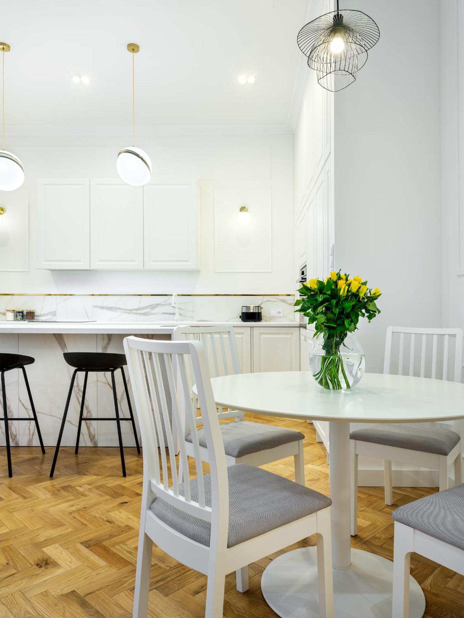 Tyzenhauz Apartments Krowoderska Street คราคูฟ ภายนอก รูปภาพ