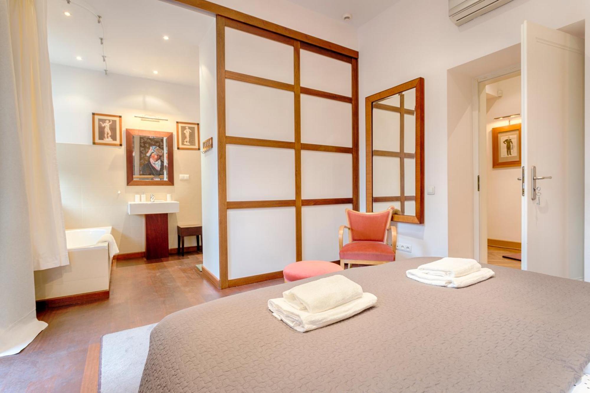 Tyzenhauz Apartments Krowoderska Street คราคูฟ ภายนอก รูปภาพ