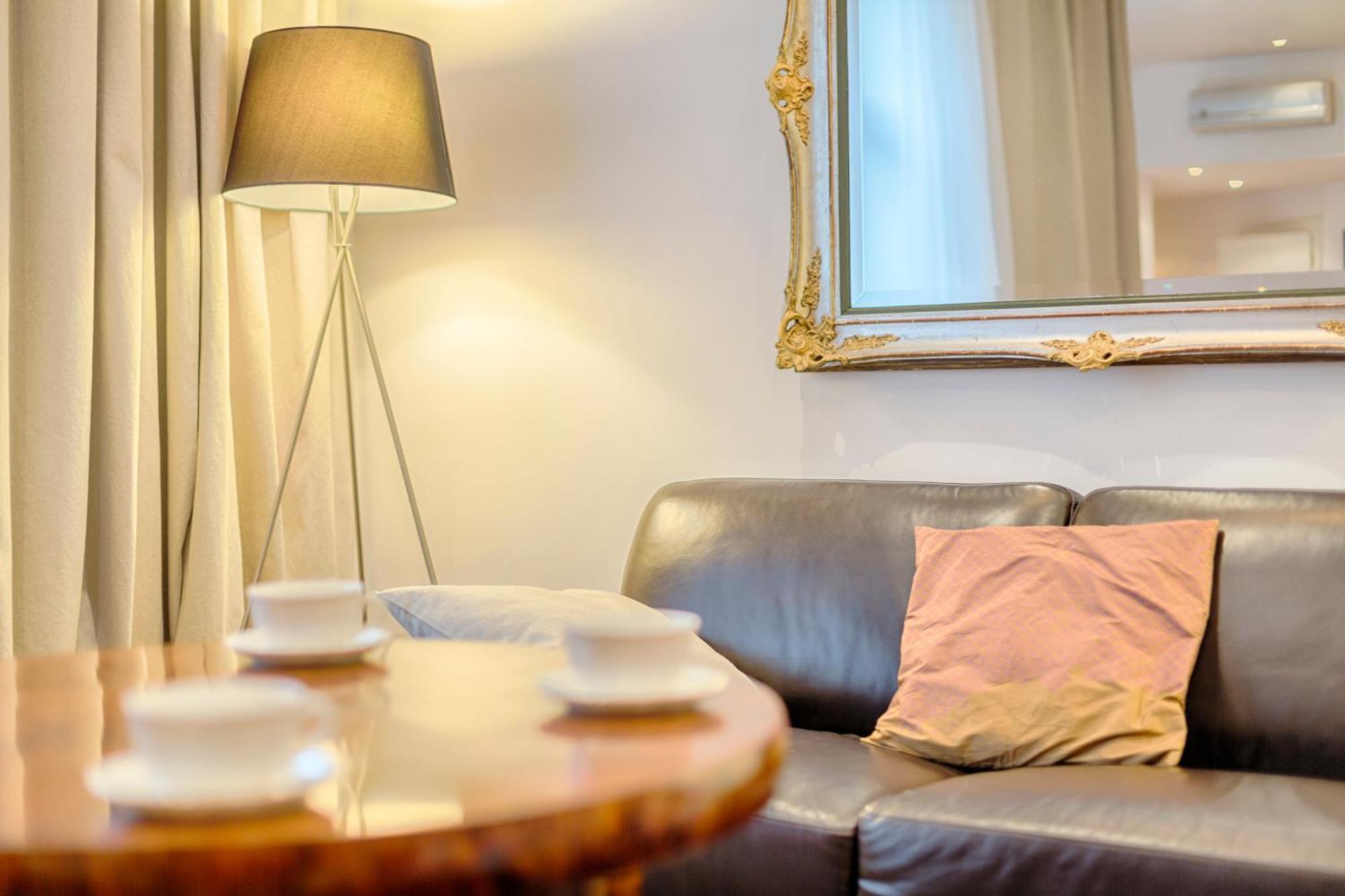 Tyzenhauz Apartments Krowoderska Street คราคูฟ ภายนอก รูปภาพ